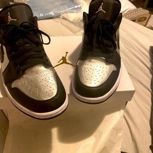 BRAND NEW Wmns Air Jordan 1 Low SE 'Silver Toe'